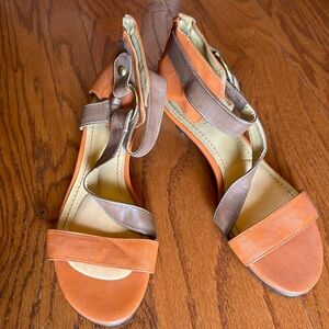 Dark orange and brown zip back sandals Nine West 8M straps metal accents